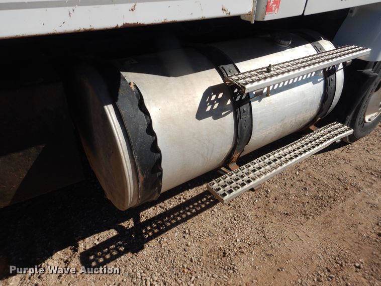 image for item DG1523 2000 Volvo VN  dump truck