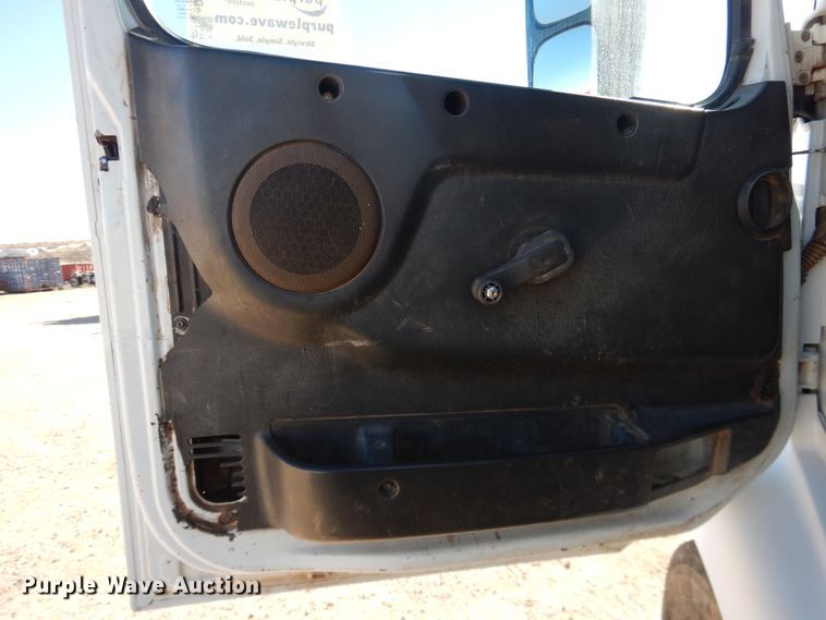 image for item DG1523 2000 Volvo VN  dump truck