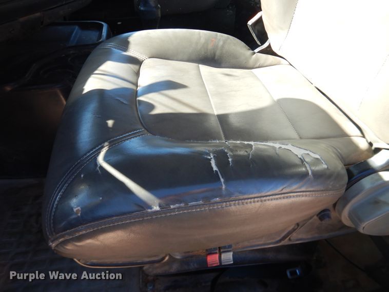 image for item DG1523 2000 Volvo VN  dump truck