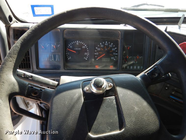 image for item DG1523 2000 Volvo VN  dump truck