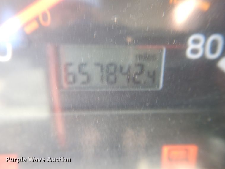 image for item DG1523 2000 Volvo VN  dump truck