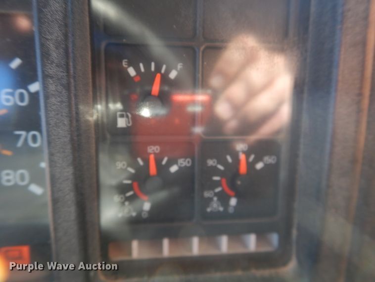 image for item DG1523 2000 Volvo VN  dump truck