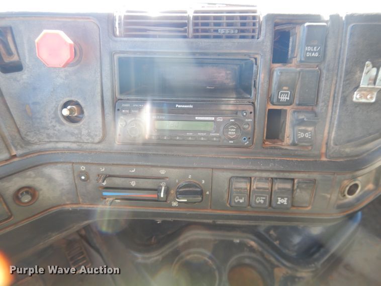 image for item DG1523 2000 Volvo VN  dump truck