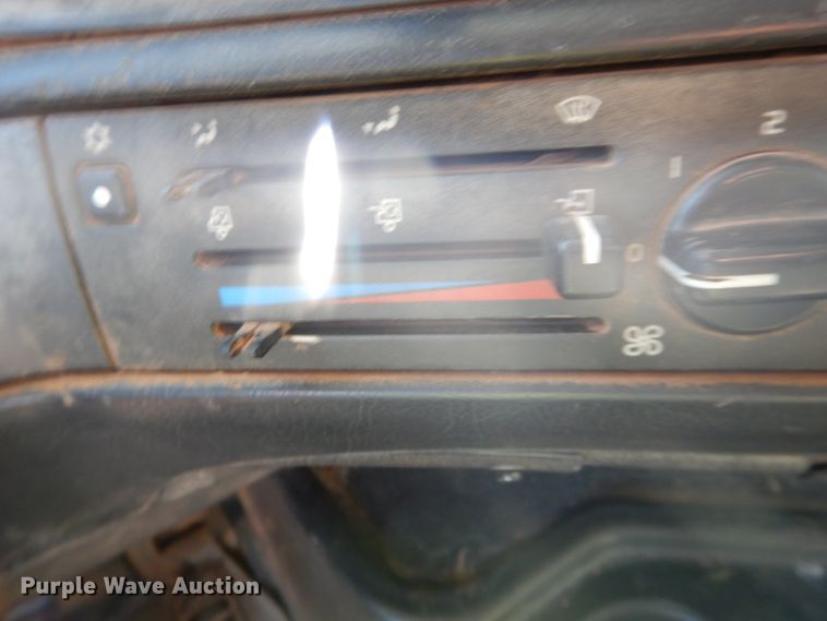 image for item DG1523 2000 Volvo VN  dump truck