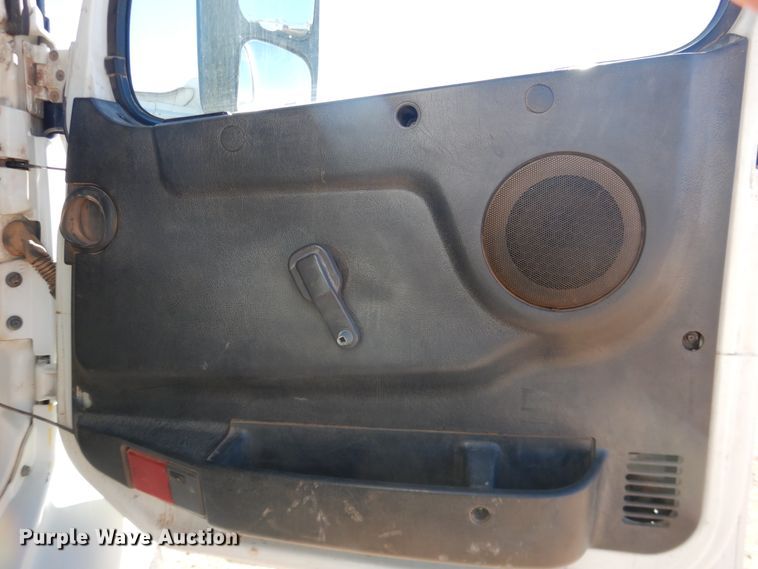 image for item DG1523 2000 Volvo VN  dump truck