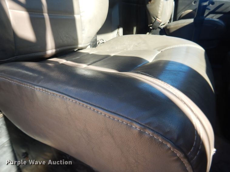 image for item DG1523 2000 Volvo VN  dump truck