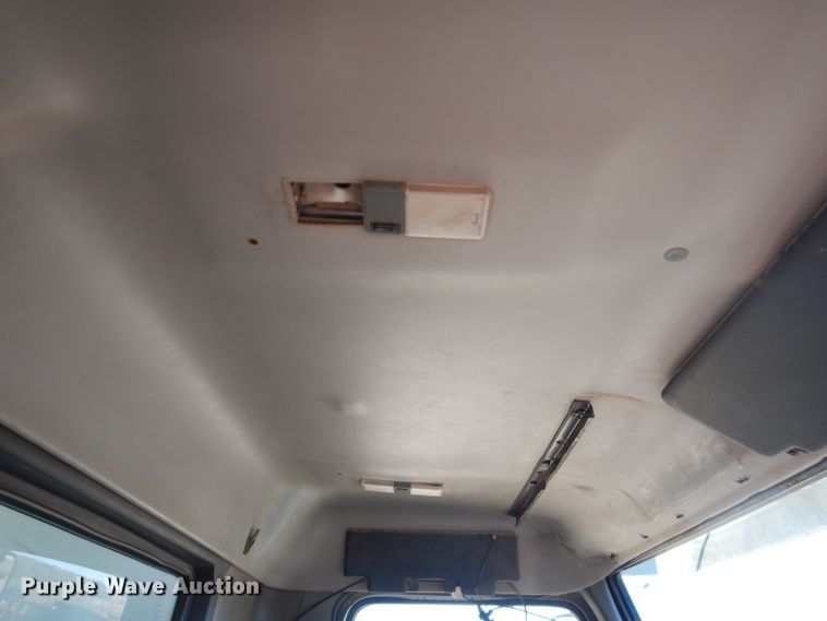 image for item DG1523 2000 Volvo VN  dump truck