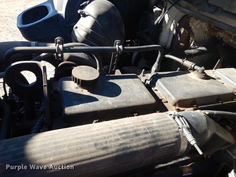 image for item DG1523 2000 Volvo VN  dump truck