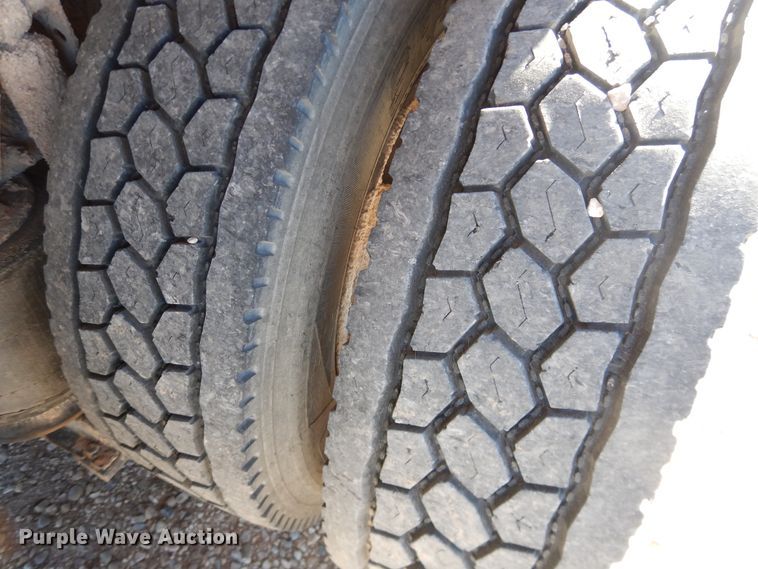 image for item DG1523 2000 Volvo VN  dump truck