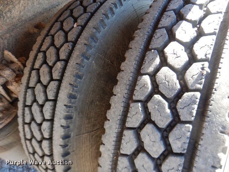 image for item DG1523 2000 Volvo VN  dump truck