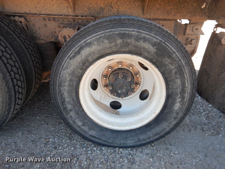 image for item DG1523 2000 Volvo VN  dump truck