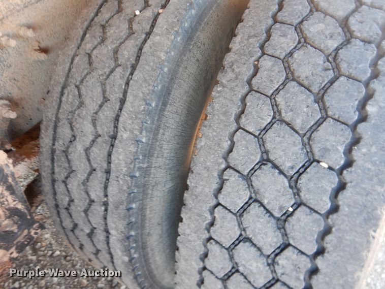 image for item DG1523 2000 Volvo VN  dump truck