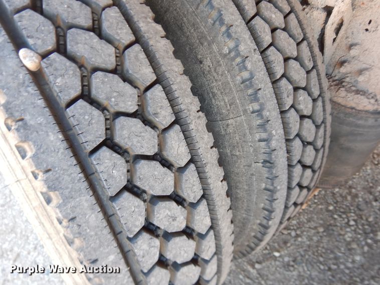 image for item DG1523 2000 Volvo VN  dump truck