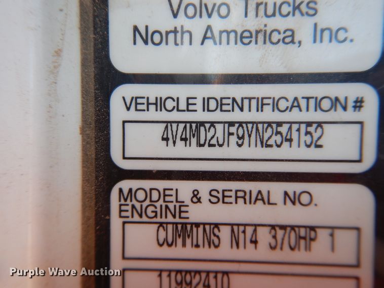 image for item DG1523 2000 Volvo VN  dump truck