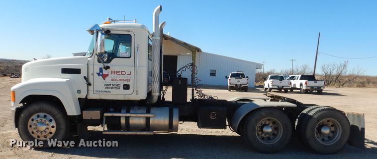 image for item DG1524 2015 Mack CHU613  semi truck