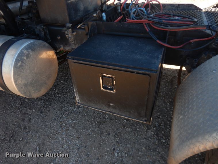 image for item DG1524 2015 Mack CHU613  semi truck