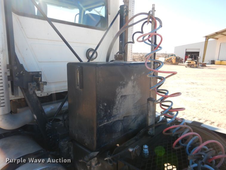 image for item DG1524 2015 Mack CHU613  semi truck