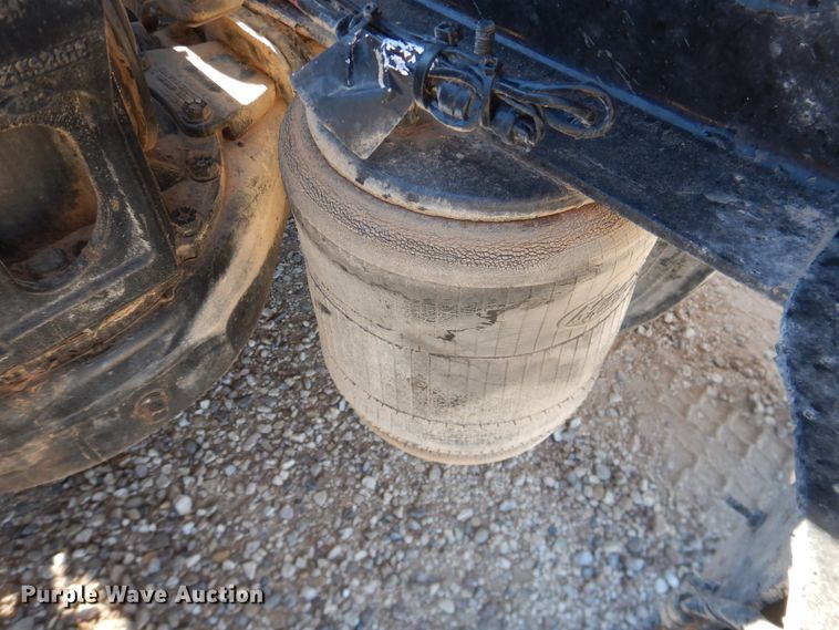 image for item DG1524 2015 Mack CHU613  semi truck