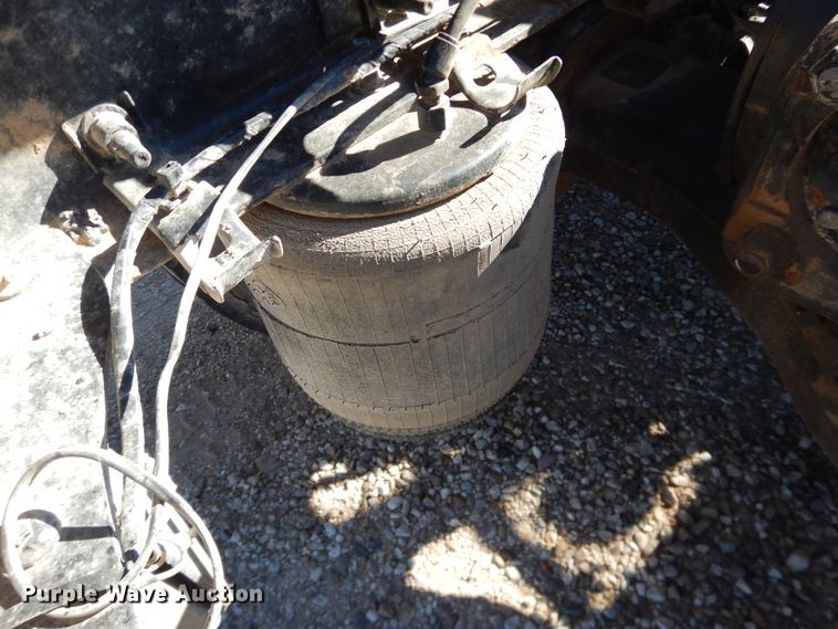 image for item DG1524 2015 Mack CHU613  semi truck