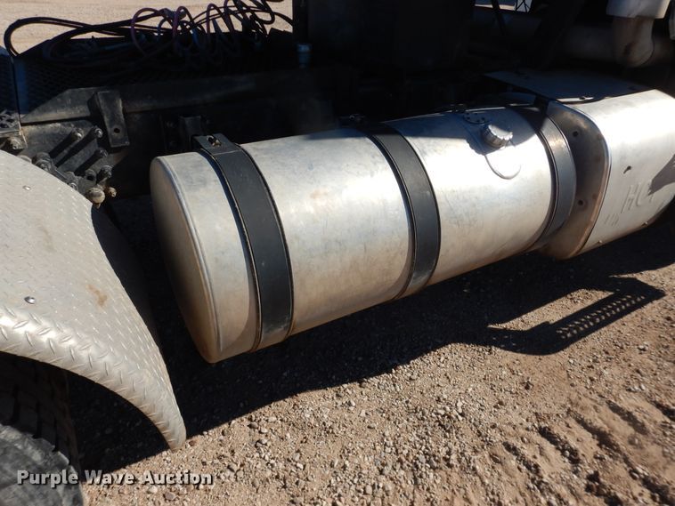 image for item DG1524 2015 Mack CHU613  semi truck