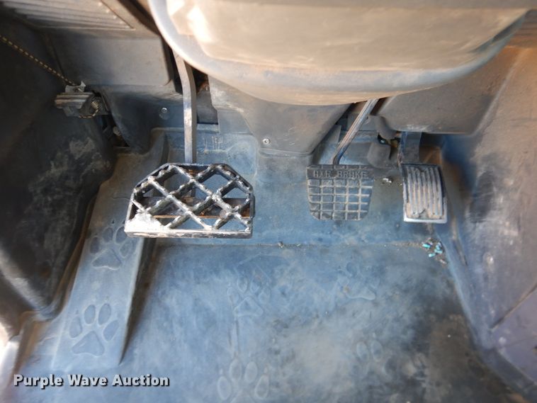 image for item DG1524 2015 Mack CHU613  semi truck