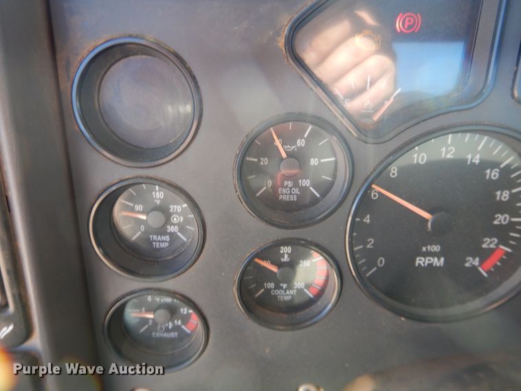 image for item DG1524 2015 Mack CHU613  semi truck