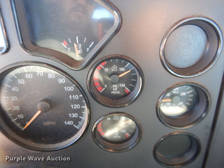 image for item DG1524 2015 Mack CHU613  semi truck