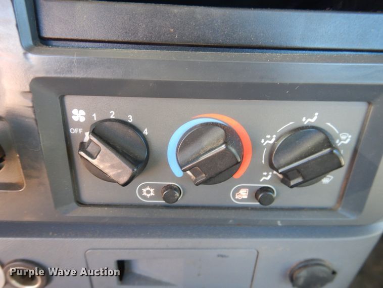 image for item DG1524 2015 Mack CHU613  semi truck