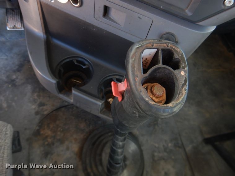 image for item DG1524 2015 Mack CHU613  semi truck