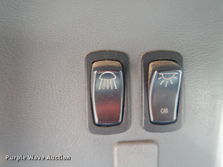 image for item DG1524 2015 Mack CHU613  semi truck