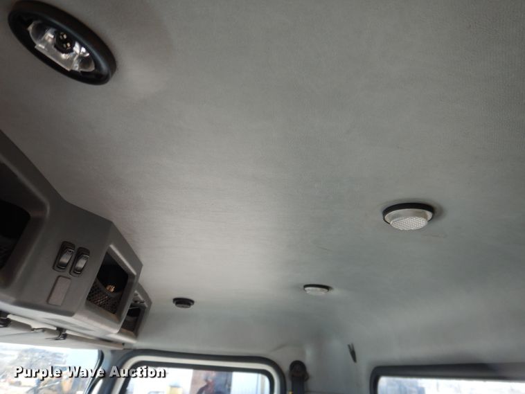 image for item DG1524 2015 Mack CHU613  semi truck