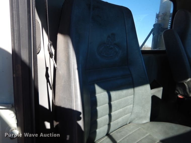 image for item DG1524 2015 Mack CHU613  semi truck