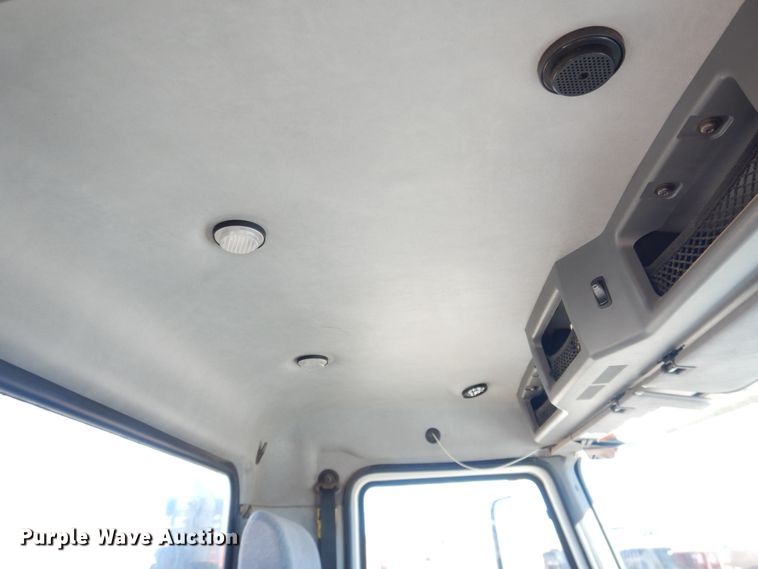 image for item DG1524 2015 Mack CHU613  semi truck