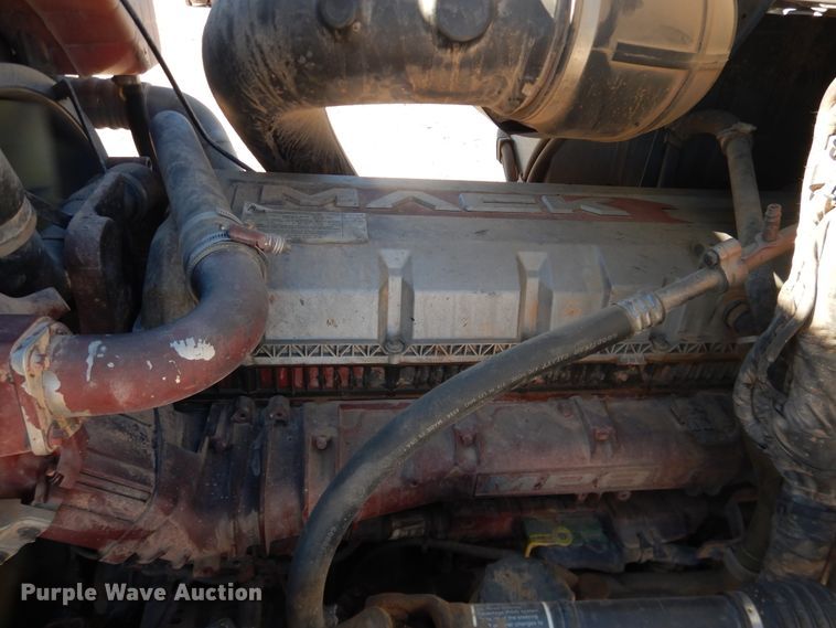 image for item DG1524 2015 Mack CHU613  semi truck