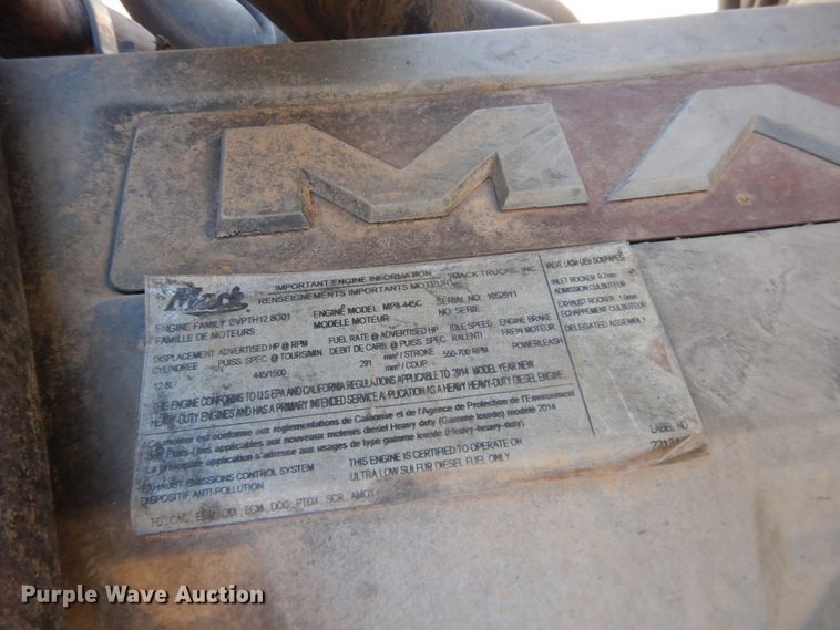 image for item DG1524 2015 Mack CHU613  semi truck