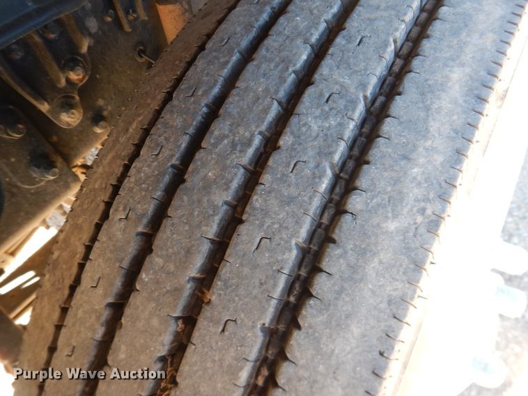 image for item DG1524 2015 Mack CHU613  semi truck