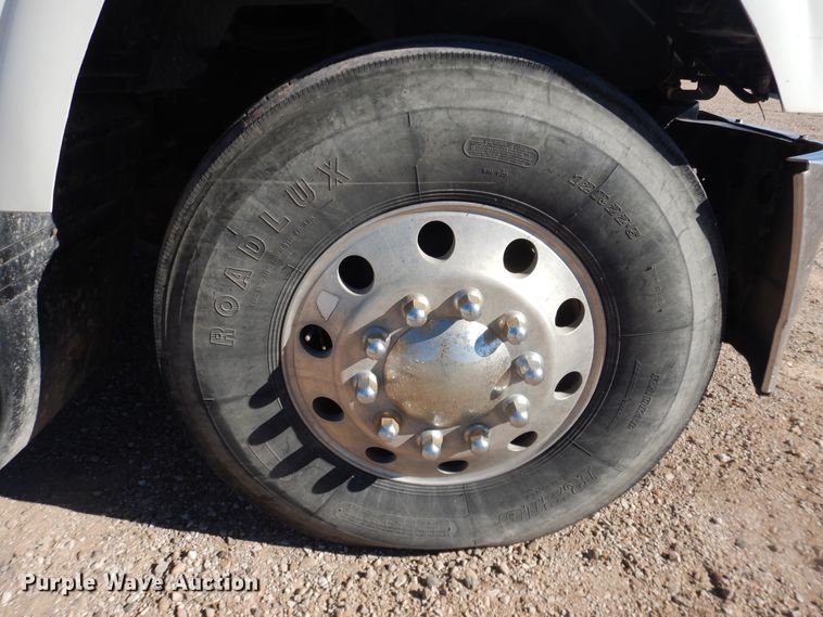 image for item DG1524 2015 Mack CHU613  semi truck