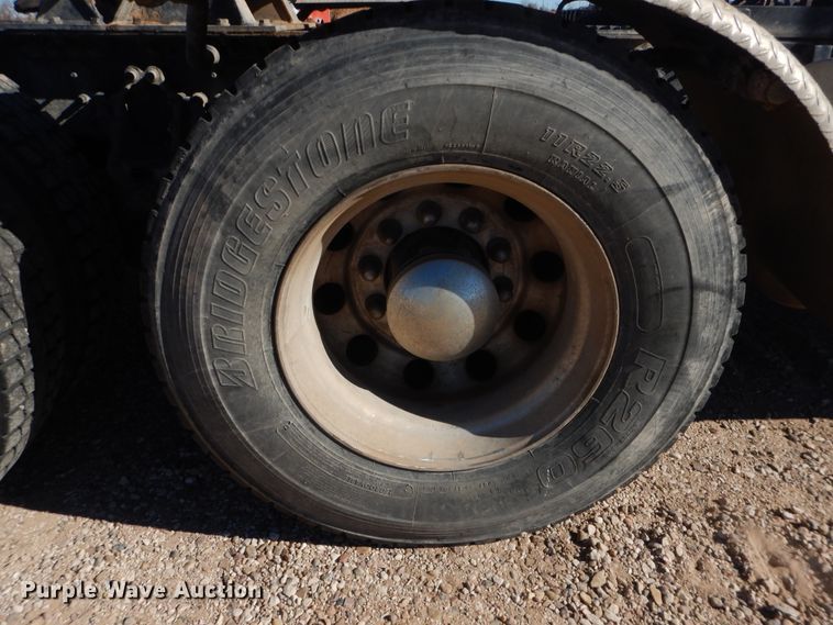 image for item DG1524 2015 Mack CHU613  semi truck