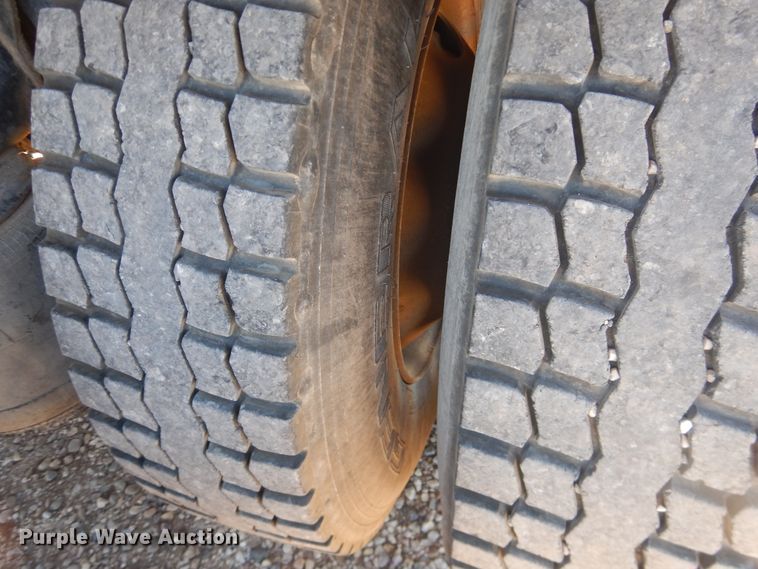 image for item DG1524 2015 Mack CHU613  semi truck