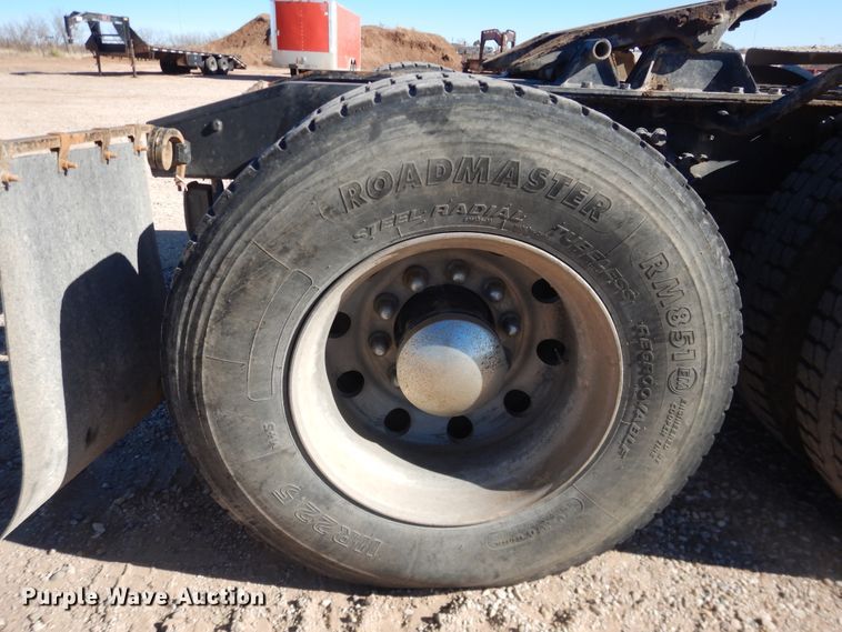 image for item DG1524 2015 Mack CHU613  semi truck