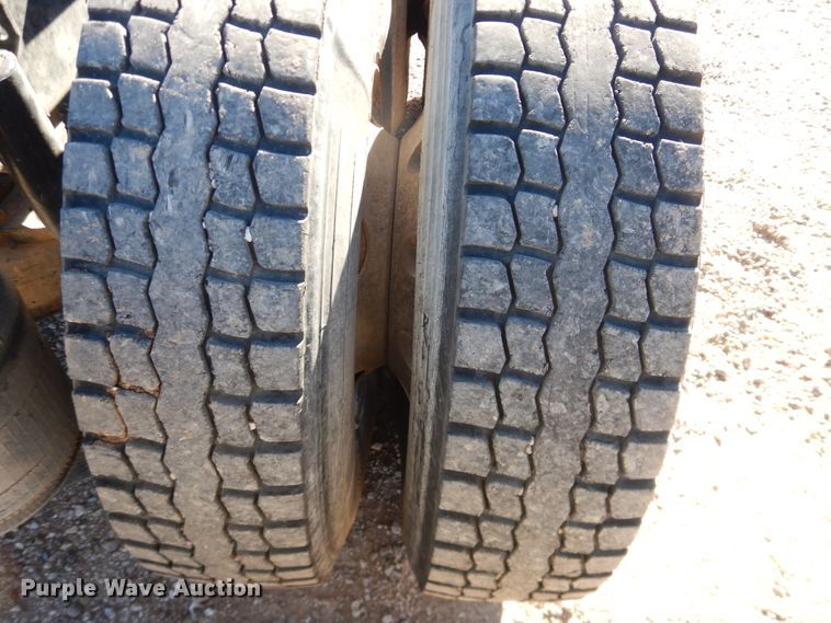 image for item DG1524 2015 Mack CHU613  semi truck