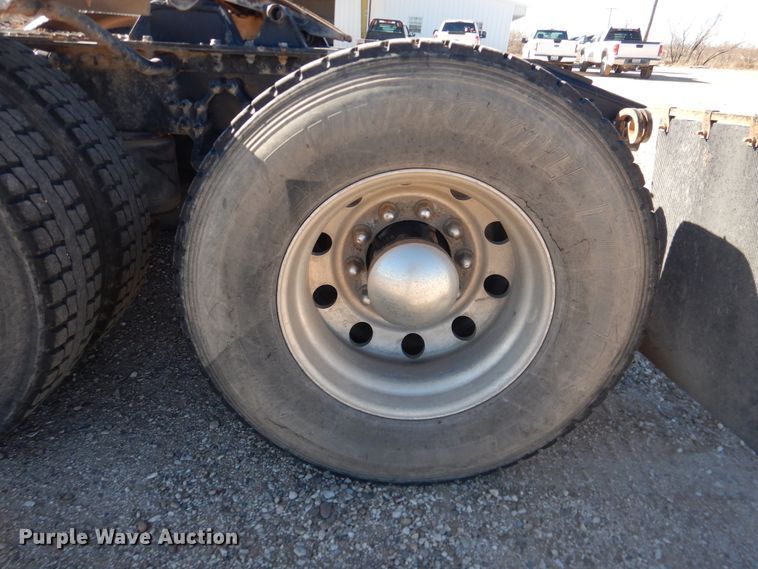 image for item DG1524 2015 Mack CHU613  semi truck