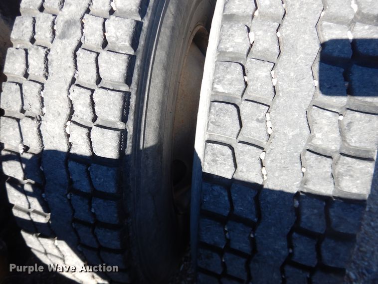 image for item DG1524 2015 Mack CHU613  semi truck