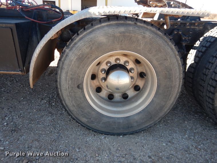 image for item DG1524 2015 Mack CHU613  semi truck