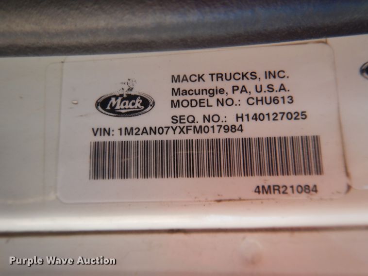 image for item DG1524 2015 Mack CHU613  semi truck