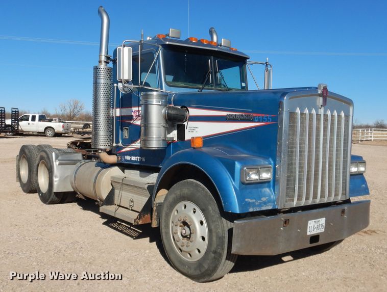 image for item DG1525 2001 Kenworth W900  semi truck
