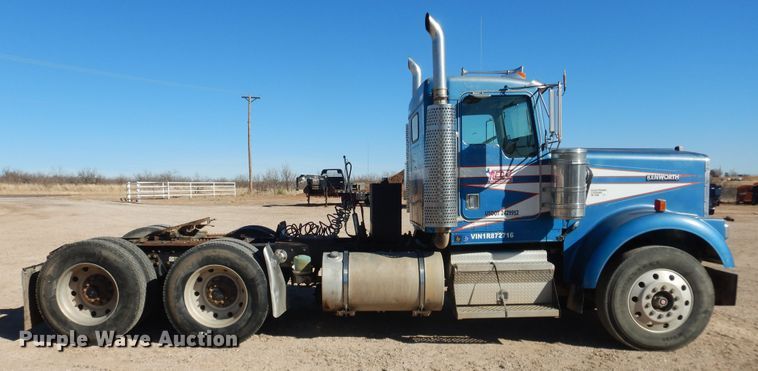 image for item DG1525 2001 Kenworth W900  semi truck