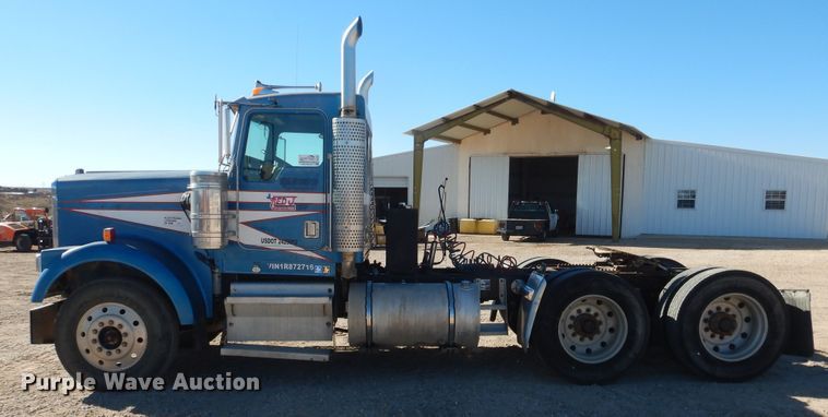 image for item DG1525 2001 Kenworth W900  semi truck