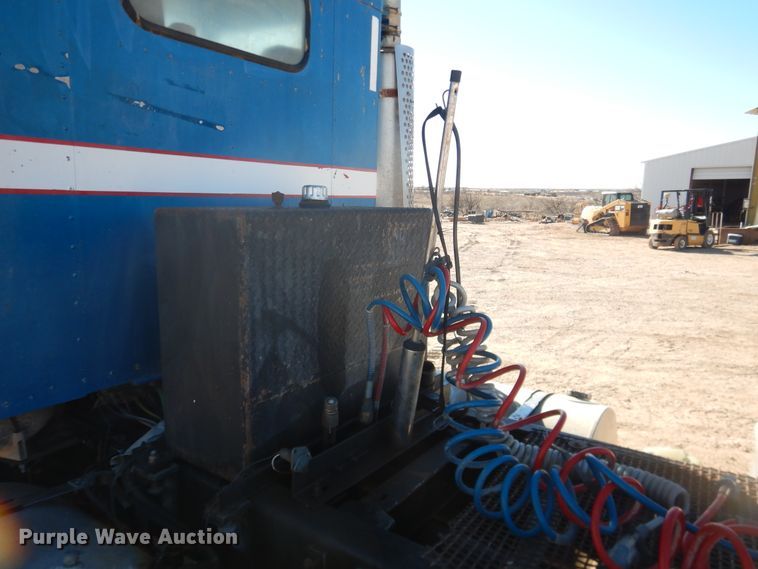 image for item DG1525 2001 Kenworth W900  semi truck