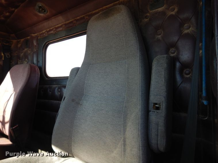 image for item DG1525 2001 Kenworth W900  semi truck